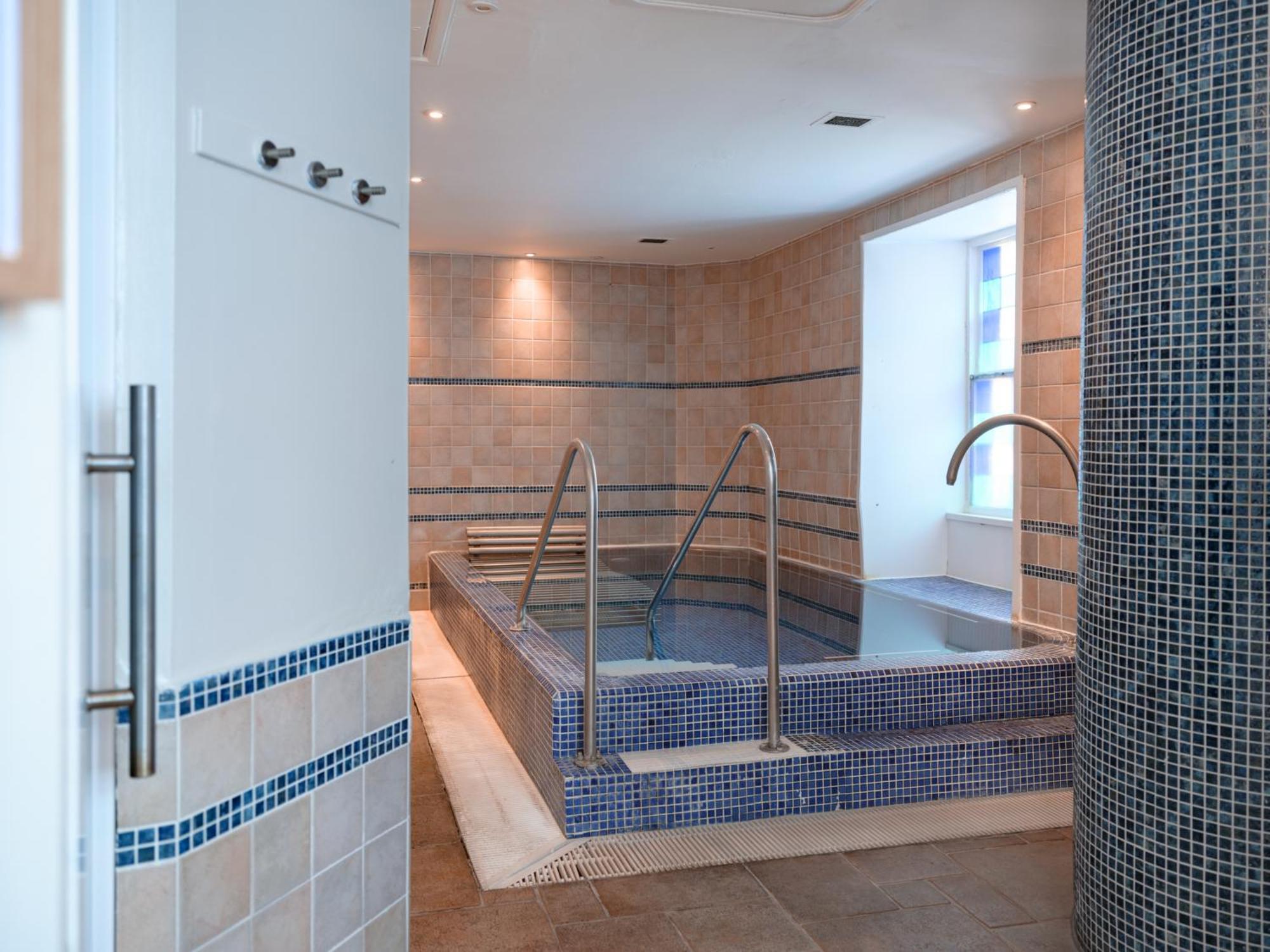 Bonnyrigg Dalhousie Castle Hotel מראה חיצוני תמונה